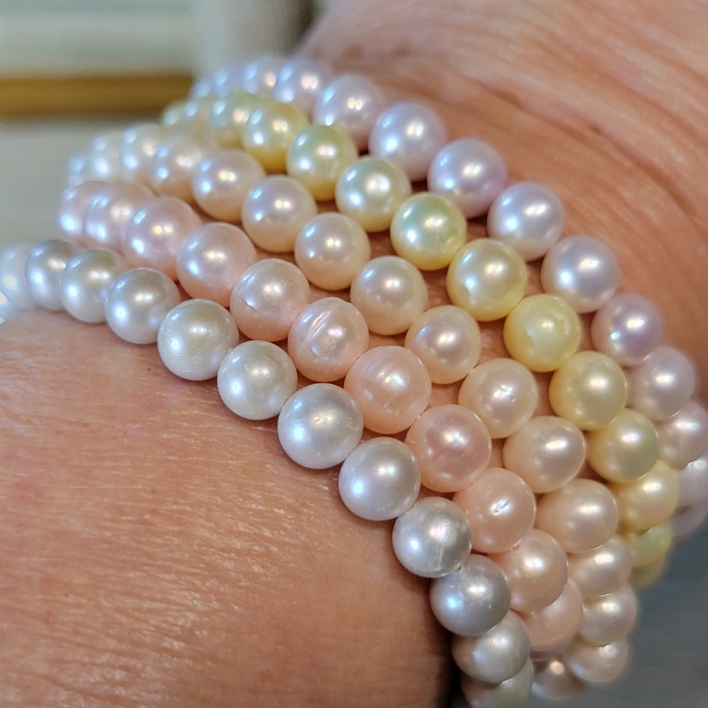 Set of 5 Freshwater Pearl Stretchy Cord Bracelets 2 White, Peach, Yellow, Grey
